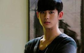 金秀贤最新照片爆料,魅力四溢演绎时尚态度